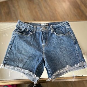 Levi’s 515 mid rise shorts
